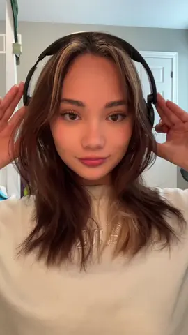 Simple makeup for back to school ✏️ #fyp #simplemakeup #backtoschool #unimakeup #unistudent #backtoschoolmakeup #makeupinspo #makeuptutorial #trending #makeuptiktok #fashiontiktok #everydaymakeup #paintthetownred 