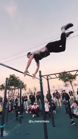 O Vitaly é muito bom no freestyle! 🫡🔥💪🏻 #fyp #fy #foryoupage #viral #streetworkout #calisthenics #calistenia #calisthenicsworkout #freestyle #gabrielcalistenia 