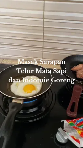 Masak Sarapan Telur Mata Sapi dan Indomie Goreng #mataram #statuswa #videomentahan #pulaulombok 