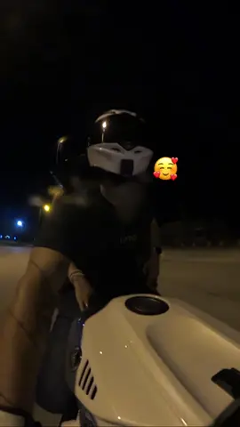 Had to get my backpacks strap back on 😁🥰🥰 #biketok #bikelife #r7 #relateable #bikergirl #girl #backpacking #nightcruise #couple #couplegoals #bikercouple #ffyp 