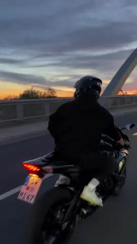 The weeknd>> #sunset #bikerboy #fy #motrcycle #gsxr750 #viral #nightride #suzuki #ridesafe #foryou #darkaesthetic #bikelife 