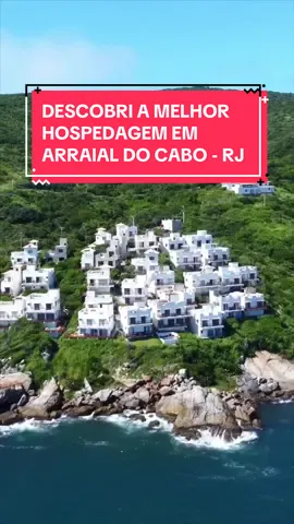Descobri uma hospedagem em Arraial do Cabo, na famosa mini Santorine brasileira 🛌🧡☀️ Ela conta com quartos confortáveis, ambiente aconchegante, com todos utensílios domésticos para você aproveitar a estadia da melhor forma possível. Sobre as 3 opções de Hospedagem do @villaorion: -  Tres Marias: apto completo com cobertura para até 4 pessoas; -  Belatrix: Loft com cozinha e varanda p/2; -  Ringel: Suíte com vista pro nascer do sol p/ 2; Pra reservar chame o @villaorionrj na DM ou acesse o link na bio deles. E aí, gostaram? Já marca o @ que precisa conhecer o Caribe brasileiro com você e me segue para mais dicas de viagens.🧡✈️ #arraialdocabo #riodejaneiro #pontaldoatalaia #hospedagemarraialdocabo