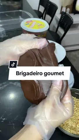 A receita que faltava está aqui! Brigadeiro gourmet tradicional                      #brigadeirogourmet #brigadeirotradicional #brigadeiro50porcentocacau #empreendendocombrigadeiros #vendendobrigadeironarua #feed 
