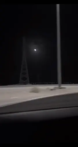 كنها تقول انشدو عن جماليي🥺🤍✨️.