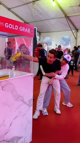 GOLD GRAB CHALLENGE DAY 3!! 💰💰💰 Semalam last day untuk challenge ni. Kita jumpa lagi di next event ok! 😍 Jangan lupa temujanji kita di Absolut Food Fest x Coca Cola Malaysia Memasak 2023 di Bukit Jalil. 😍 Date : 31 Ogos - 3 September  Venue : Stadium Nasional Bukit Jalil Time : 12.00pm - 12.00am Jumpa anda di sana! Masuk adalah PERCUMA ❤️ #absolutfoodfest  #cocacolamalaysiamemasak