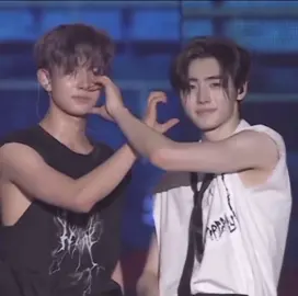 HEEHOON HEART CHEEKS OMG SKSKSKSKSKS 😭😭😭😭 #enhypen #heeseung #sunghoon #heehoon 