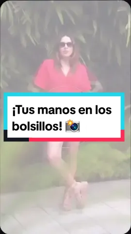¿Cómo metes 𝐓𝐔𝐒 𝐌𝐀𝐍𝐎𝐒 𝐄𝐍 𝐋𝐎𝐒 𝐁𝐎𝐋𝐒𝐈𝐋𝐋𝐎𝐒? 🚫 ¡Cuidado! No metas totalmente las manos dentro de los bolsillos solo creará más volumen y amputación. ⁣ Guarda y comparte con tus amigas que les gusta salir bien en fotos 📷 Sígueme para más GIATIPS #phototips   #giannaode  #fotopose #foryou  #model #phototricks #parati  cursos online enlace en mi Bio