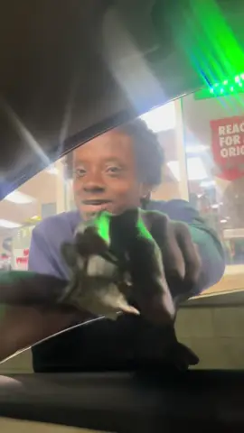 “ SHE IN LOVE WIT A DUMPERRR “ 😂🔥 Somebody Get him in the studio expeditiously #414hypehouse #milwaukee #fyp