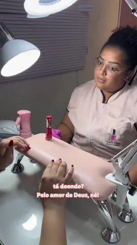 Sempre tem aquela cliente que fica 2 meses sem fazer as unhas dos pés, né, @Nágila Torres Manicure Sincera? 😂🥵  #dailus #dailusesmaltes #esmaltesdailus #pedicure #manicuresincera #memesmanicure #pedicurekit 
