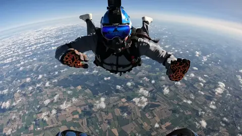 25.000 ft in the sky #halojump with an amazing view at #dropzonedenmark  #skydiving #skydive #Halo #haloskydive #extremesports #extremesport #goprohero10 #goprohero11 #gopro #goprohero10black #tonfly #tonflyhelmet #redbull #oxygen #filmedongopro @skydiving_official @GoPro @gopro_world_official @goprofootage @Red Bull @Red Bull Danmark 