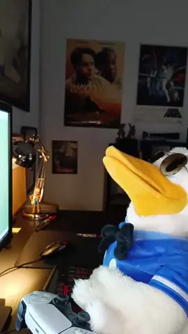 Increíbles reflejos patunos 🦆 #humor #parodia #disney #donald #patodonald #donalduck #doblaje #doblajeparodia #doblajehumor #iphone #iphoneparodia 