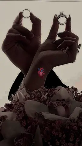 «_آلَفُ مًبًروٌکْ يَآ آحًلَآ وٌآغُلَآ صّدٍيَقُهّ شُفُتٌآ بًحًيَآتٌيَ _» 👑👰🏼💅#شيلوها_بعيونكم #شيلوها_بعيونكم_داروها_برموشكم🥀🖇🖤 #الف_مبروك_الخطوبه #صديقتي_توام_روحي🦋💕 #خطوبه💍 