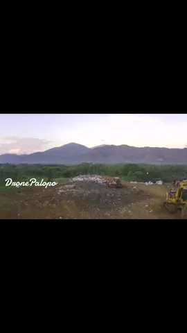 Video Drone pemandangan pembuangan sampah kota palopo 📍 TPA Mancani kota palopo facebook : DronePalopo ig : DronePalopo Youtube : DronePalopo #palopoinfo  #paloposulawesiselatan  #palopocity❤️anaksulawesi❤️  #palopotiktok  #palopo  #palopocity  #drone  #dronevideo  #drones  #dronepalopo  #dronesfootage  #dronefootage  #drone4k  #drone4kvideo 