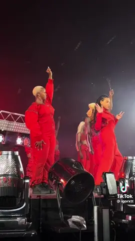 Amari with her daughter on stage cheering her on #amarimarshall #rwt #renaissanceworldtour #beyonce #renaissanceworldtour2023 #andremarshall #blowthisup #fyp #behive #behive🐝 @Amari Marshall 