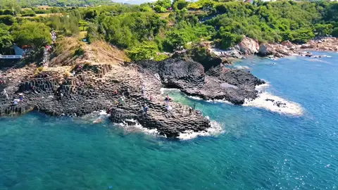 • Ghềnh Đá Dĩa những ngày đầu tháng 9 ☀️ #khamphaphuyen #thodiaphuyen #dulichtiktok #checkinvietnam #checkinphuyen #beachvibes  #binhyen #binhminh #sunrise #dulichphuyen #canhdepthiennhien❤ #dulichvietnam #ganhdadia #fyp #cothachdoi #reviewphuyen 