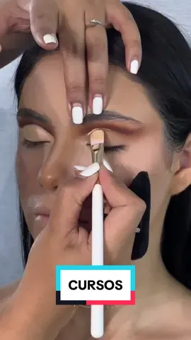 Cut crease abierto 🤩 RAHELI SHABB  CURSO DE MAQUILLAJE PROFESIONAL EN QUERETARO Y MORELIA APARTA tu lugar al 4434 64 61 27  Los productos que estoy utilizando 🤩🤩 para preparar la piel  @dr.makeupoficial @paese_mexico  base de maquillaje  @maccosmetics @maccosmetics_mex  rubor  @rarebeauty  @narsissist  bronceador  @maccosmetics @maccosmetics_mex  Polvo traslúcido @givenchy @givenchybeauty  delineador negro  @maccosmetics @maccosmetics_mex   pomada para cejas  @anastasiabeverlyhills  labial  @kryolanmexico  sellador de maquillaje  @urbandecaymx @urbandecaycosmetics  #cejas  #maquillajedenovia #makeup #bride #hairstyle #maquillaje #latinamakeup #rahelimakeup  #rahelishabb  #efectofiltro #maquillistaenmorelia #maquillistaenqueretato #maqulllistaenpatzcuaro #boda #vestidoselegantes #vestidodenoiva #mexicana #cursodemaquillaje #maquilistamexicano #maquillistasanmigueldeallende  #morelia  #maquillajepielesmaduras #maquillistaenmexico #queretaro #novia  #fyp #parati #maquillajequeretaro #maquillajemorelia #hacksmaquillaje 