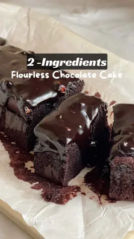 2-Ingredients Flourless Chocolate Cake🍫 ‼️Only TWO ingredients  The texture is so fluffy and light liked a chiffon cake☁️while the chocolate flavour is so so rich 😋 I bet you will like this ! _____________________________ Ingredients🥢 Egg 3pcs Dark chocolate 150g Eat tips✨ You can cool the cake at refrigerator and the texture be like brownie❤️ #food #Foodie #yummy #healthyrecipe #recipemudah #simplerecipe #chocolate #chocolatecake #chocolatelover #flourlesschocolatecake #foolproofrecipe 