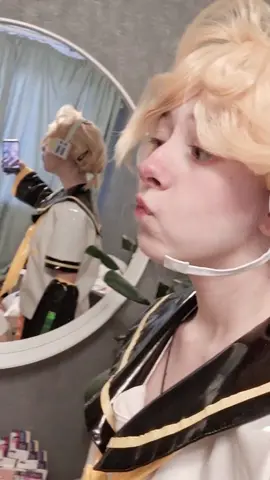Все как раз снимают с зеркалом))) // #kagaminerin #rincosplay #kagaminerincosplay #SEKAI #kagaminelencosplay #kagaminelen #cosplay #vocaloidcosplay #vocaloid #kagamine #ленсекай #секайкосплей #косплейрин #кагаминерин 