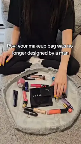 🌟 Trending Alert! Our drawstring makeup bag is the must-have accessory for makeup enthusiasts. Stay organized, stay chic, and stay ahead of the trends. Join the movement – shop via website. #TrendingNow #MakeupLoverEssentials #ShopWithUs