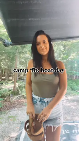 Kicking off #ldw weekend with a day on the lake #paradiseinthepines #camping #boatday #lakelife #gorving #campfit #campootd #lakeootd #momfit #momootd 