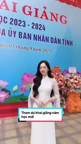 Sáng nay Thuỳ Linh có dịp về thăm và tham dự lễ khai giảng cùng các bạn học sinh trường THPT Hàm Rồng nè 💕  #tiktokgiaitri #trinhthuylinh #ahauthuylinh #fyp #xuhuong 