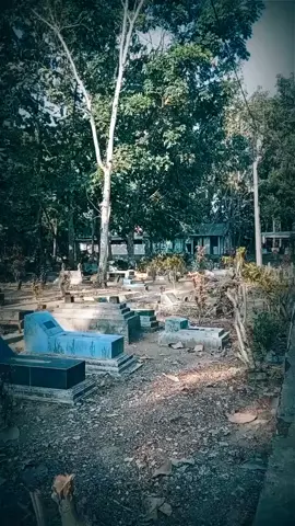 Suasana pemakaman desa ori kuwarasan kebumen jawa tengah! #kebumenhits #kebumenkeren #makamangker #explorekebumen #kebumenberiman #kebumenexplore #kebumeninfo #fyp #pedesaankebumen #suasanapedesaan #joansmedia #makam #makamleluhur #pemakamanumum #makamkeramat #makamtua #makampahlawan #suasanapemakaman