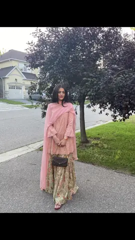 #fyp #foryoupage #trending #pakistanistyle #pakistanioutfit #pakistanistreetstyle #pakistanisuit 