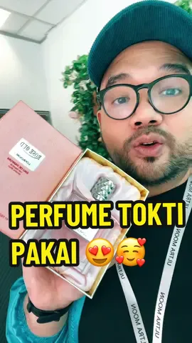 KORANG!!! Lonkoom ada perfume viral yg tokti pakai tu. Rose Oud ni wangi sgt, buatkan kita rasa mcm ayu seperti tokti 😍🥰 Bau dia roses yg mahal and lembut je. Wanita melayu terakhir wajib try! #lonkoomofficial #lonkoom #lonkoommalaysia #livehost #hostlife #tiktok #tiktokviral #fyp #lonkoomlovers 