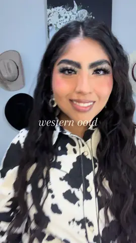 western ootd for our pictures done 🙈 top @RowdyBellCo  Jean@Wrangler #gmcmuneca #western #westernfashion #westernwear #westernstyle #westerninfluencer #westernoutfits #vaquera #vaqueraoutfits #outfit #parati 