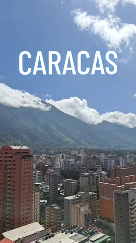 Admirar Caracas Soy de los que disfruto caminando Caracas, y además poder verla desde las alturas. En este caso comparto con uds la vista que se tiene en El Piso 22 de La Previsora especificamente desde @bajoelreloj  Una maravilla! #pov #Venezuela #venezolanosenelexterior #venezolanosenelmundo #Caracas #ccs #ciudad #ElAvila #skycraper #CaracasTeQuiero #CaracasCiudadSorprendente #City #documental #cityview #Madfrev #LaPrevisora 