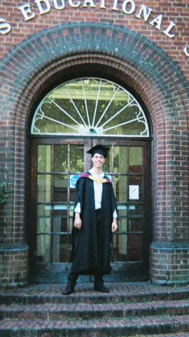 Its official, i GRADUATED and am officially #artsedtrained iconic! Here’s to some exciting times ahead! 🎓#fyp #foryoupage #artsed #dramaschool #theatre #graduation 