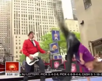 It’s been 15 years since Fergie did the most at 8:54am. @Fergie #Fergie #Live #GMA #NBC #Today #performance #cartwheel #singing #singinglive 