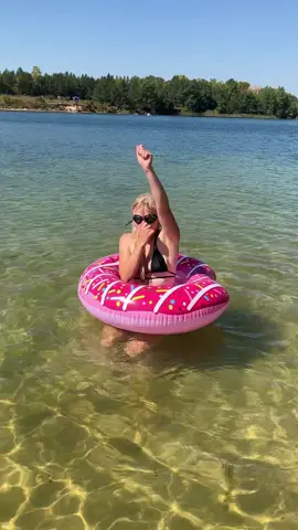 Aspen trees are so neat!!! They symbolize such strength, beauty, and community in my eyes!! 🙌❤️🌳 Happy Tuesday! I hope everyone had a wonderful weekend! #tree #forage #beach #swim #hike