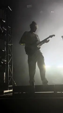 the walls guitar solo by clinton cave #clintoncave #guitarsolo #thewalls #chaseatlantic #chaseatlanticsupermacy #fy #viraltiktok #lovee #foryoupage 