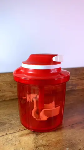 🤩🔝 Pica, mezcla y bate con rapidez y precisión, sin usar electricidad con el Extra Procesador SuperSonic 😎 Cómpralo en www.tupperware.com.co  #Tupperware #tupperwareColombia #tupperwareonline #SolucionesTupperware #Colombia #TikTok #TiktokColombia #ExtraProcesador #Picar #Mezclar #Batir