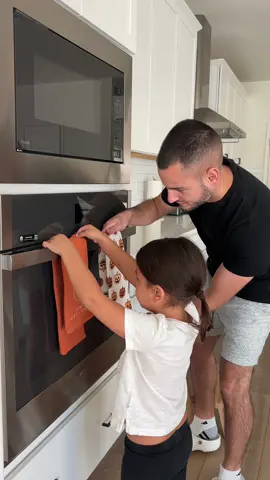 One of our favorite times of the season 🍁 #singledad #singledadlife #singleparenting #singlemom #singlemomlife #fyp #fy #falldecor 