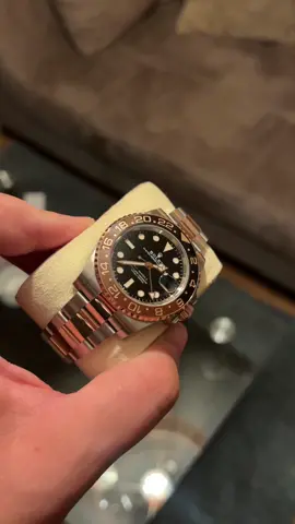 Rolex GMT Master II „Rootbeer“ 🍺 #lux4watches  • • #rolex #watches #luxurywatches #watch #wristwatch #jewelry #juwelier #luxury #luxurylifestyle #hamburg #germany #wristgame #watchfreak #watchseller #Lifestyle #watchoftheday #watchlover #rolexwatches  #fyp #business #finance #viral #watchesofinstagram  #rootbeer #gmtmaster #rolexgmtmaster2