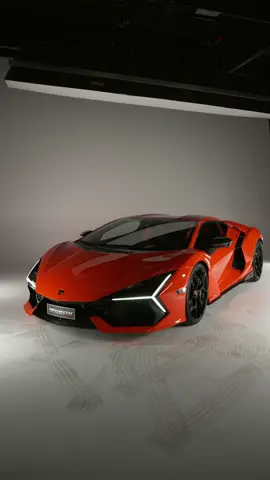 Revuelto is pure adrenaline. Every detail releases a different emotion. It creates electric impacts of pure energy.