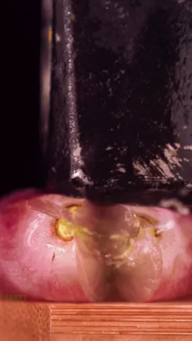Grapes vs Hammer | Filmed at 1500FPS #satisfying #slowmo #amazing