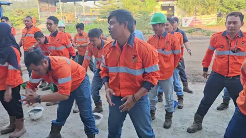 Senam pagi setiap rabu #kja #berau #tambangbatubara #tambangbatubarakalimantan #fypdongggggggg #miningcoal #capcut #viral #fyp #harmonipancautama #pekerjatambang #tambangtiktok #kalimantan 