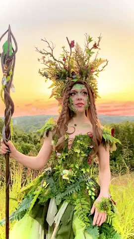 Ready to go walk amongst the Ents. I think treebeard and I would be great friends 🌳 🌿 this insanely lovely headpiece is by @verdessafairy 😍✨ #elf #forestelf #fantasy #fantasyphotoshoot #dressmaking #fantasydress #verdessafairy #lotr #ent #mage #woodland #dressmakersoftiktok 