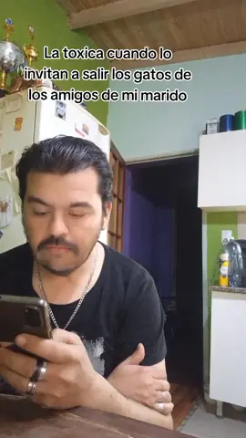 La toxica cuando lo invitan a salir #lasuyelbarba #comedia #videoviral #toxica #parejastoxucas #amigos #comedia #vidacotidiana #videosde humor #parati #tiktok @Susan y  Barba oficial. 