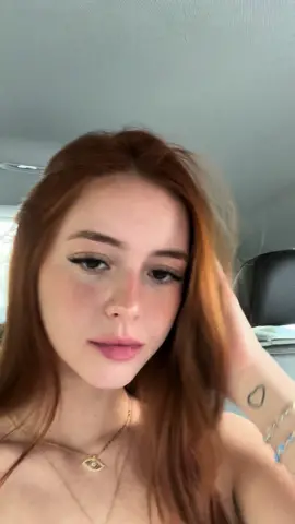 você tirando meu batom 