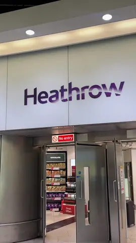 #heathrowairport #heathrow #heathrowairportuk #london #londonlife #uk #trending #explore #fyp #fypシ #fypシ゚viral #trend #foryoupage #لندن #مطارهيثرولندن #هيثرو🇬🇧 #