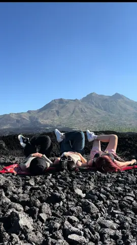 Chỉ cần ngủ 1 giấc là tới nơi mình muốn đến 🌋🍃🐴🏃‍♀️ #Bali #nuilua #Batur #volcano #dulich #muahe #trend #bienhinh #dulichvoibanthan #trip #xuhuong #fyp #3chunguahi 