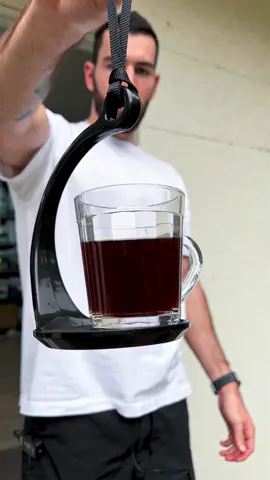 GENIAL! Esse suporte de copo anti-derramamento é chocante ☕😱 ✅Link do produto na Bio 👉🏽 @eusoubarone (produto 562 suporte de copo estabilizador) #aliexpress #viral #suportedecopo #viralizou #foryoupage #aliexpressproduct
