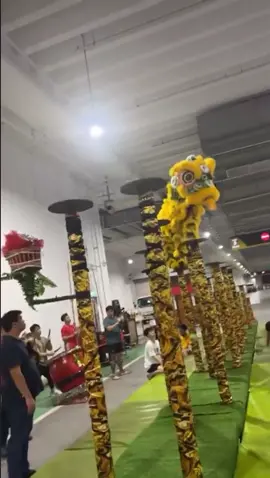 🇸🇬 2023 第二十七届義安城全国舞狮锦标赛 27th Ngee Ann City National Lion Dance Championships 2023 9/9 自选高桩  决赛 / Final  艺威体育会B队 Yi Wei Athletic Association Team B  Final Train #新加坡 #singapore #singaporetiktok #yiweisingapore #yiwei #艺威 #艺威体育会 #新加坡艺威体育会 #新加坡藝威體育會 #liondancesingapore #马来西亚 #malaysia #malaysiatiktok #liondance #mualan #tariansinga #barongsai #醒獅 #醒狮 #舞狮 #舞狮生活 #舞狮表演 #舞狮运动 #liondancer #高桩 #高桩舞狮 #高桩舞狮表演 #liondanceperformance #liondancecompetition #liondancelife #liondancetiktok #liondancing #世界狮王 #艺威体育会b队 #liondance2023 #舞狮比赛 #佛山狮 #狮王 #狮王荣耀 #champion #lansurong #lansurong2023 #mualan2023 #múalan #múalan2023 #第二十七届義安城全国舞狮锦标赛 