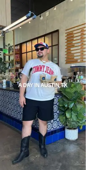 It’s my bday weeek!!!! #VirgosSZN in full effect came to #AustinTex for a few days porq I am dog sitting my amigzs perrita and let me come stay at their appt ✨ so expmoring the city it is!!! Leaf any ATX recs in the comments 🤎 #austinootd #austinphotos 