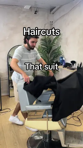 Everyone looks good in this haircut! Follow the link to book! Located in horsham, west sussex ——————————- #barber #horsham #skinfade #fyp #reels 