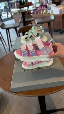 Sandal Quai Hậu Ba Quai Hai Màu Xanh Hồng đế chống trơn trượt #back2school #Master2023byTikTok #trending #xuhuongtiktok #beyeucuame #mẹyeucon #béyêu #beconcuame #tiktok #xuhuong #LearnOnTikTok #beyeu #depcuabe #depxinh #sandalchobe #sandaldihoc 